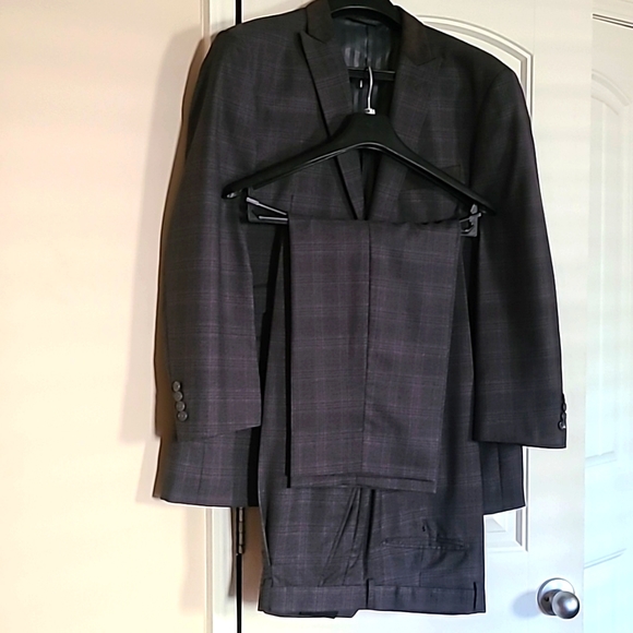 Lineage 3 piece gray men suit size 44 (large)